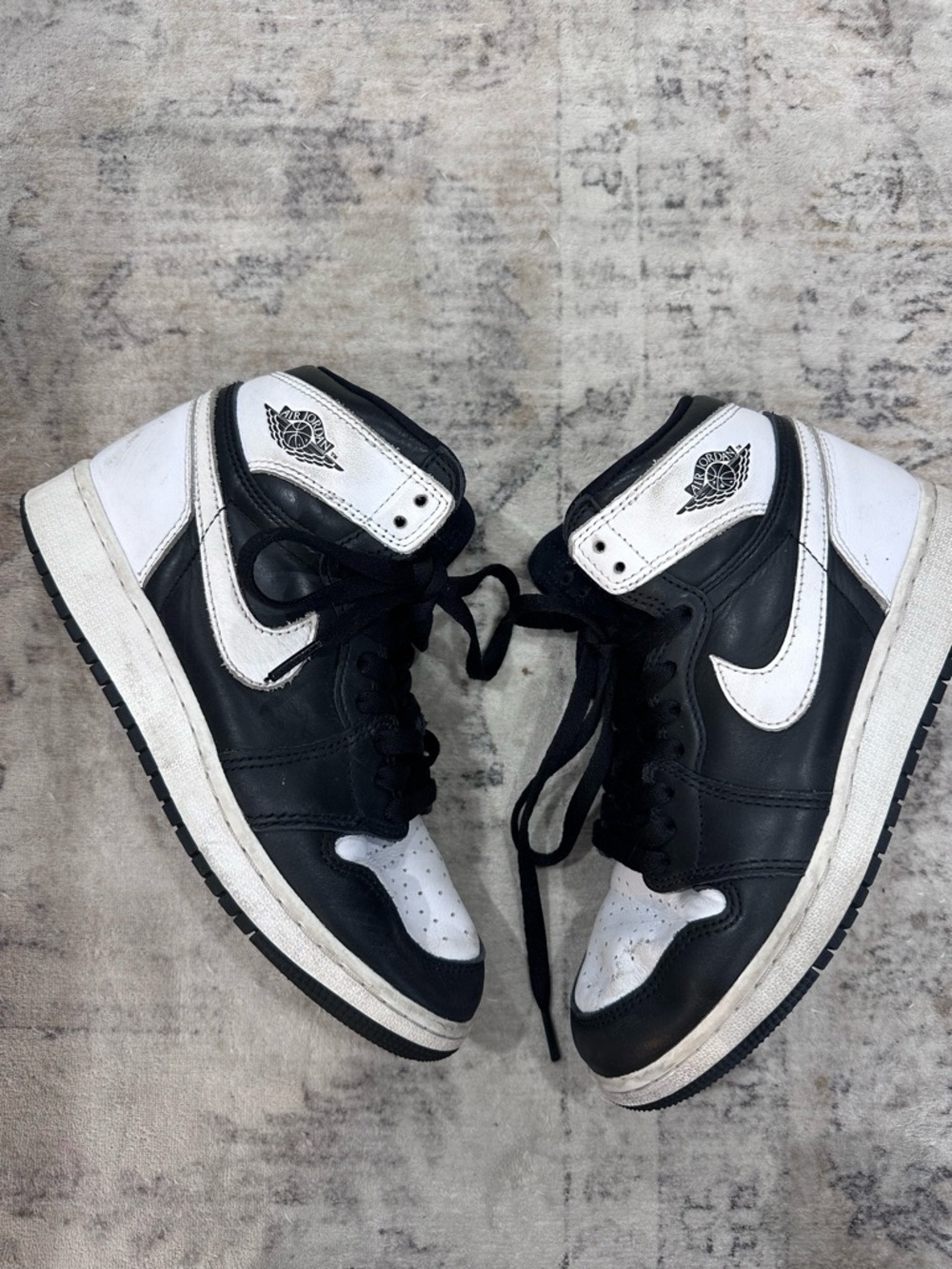 Nike Air Jordan 1 Retro High OG GS 'Black White 2.0' - Picture 3 of 9